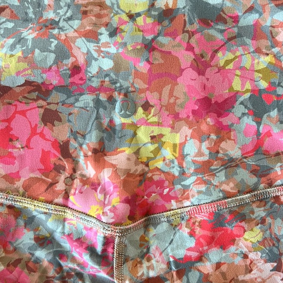 Lululemon floral leggings - size 6 - Picture 2 of 3